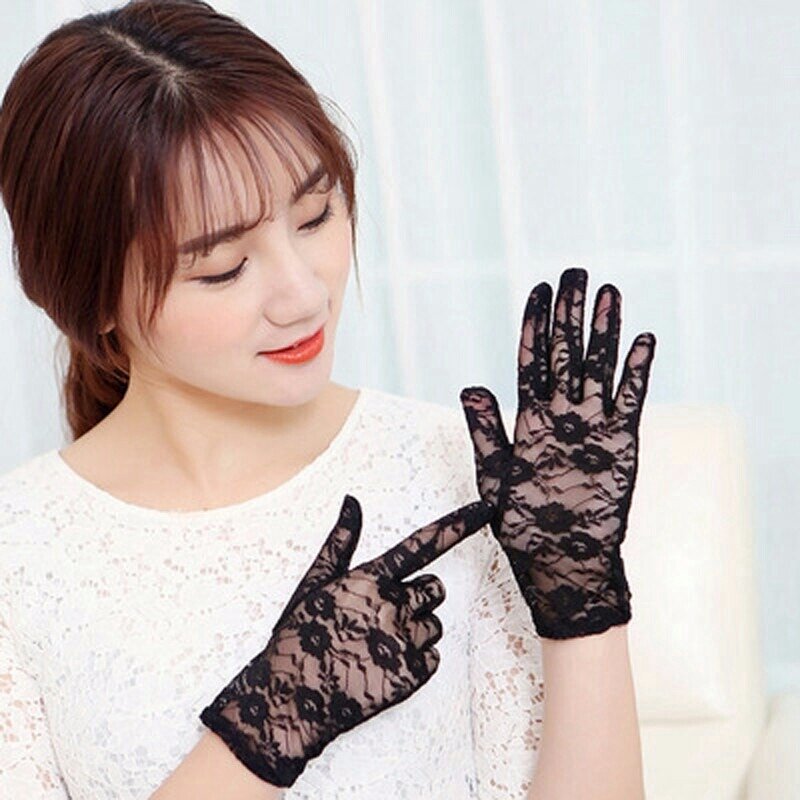 Short Lace Gloves