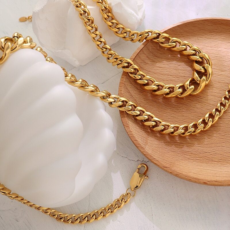 Thick Gold Chain Necklace